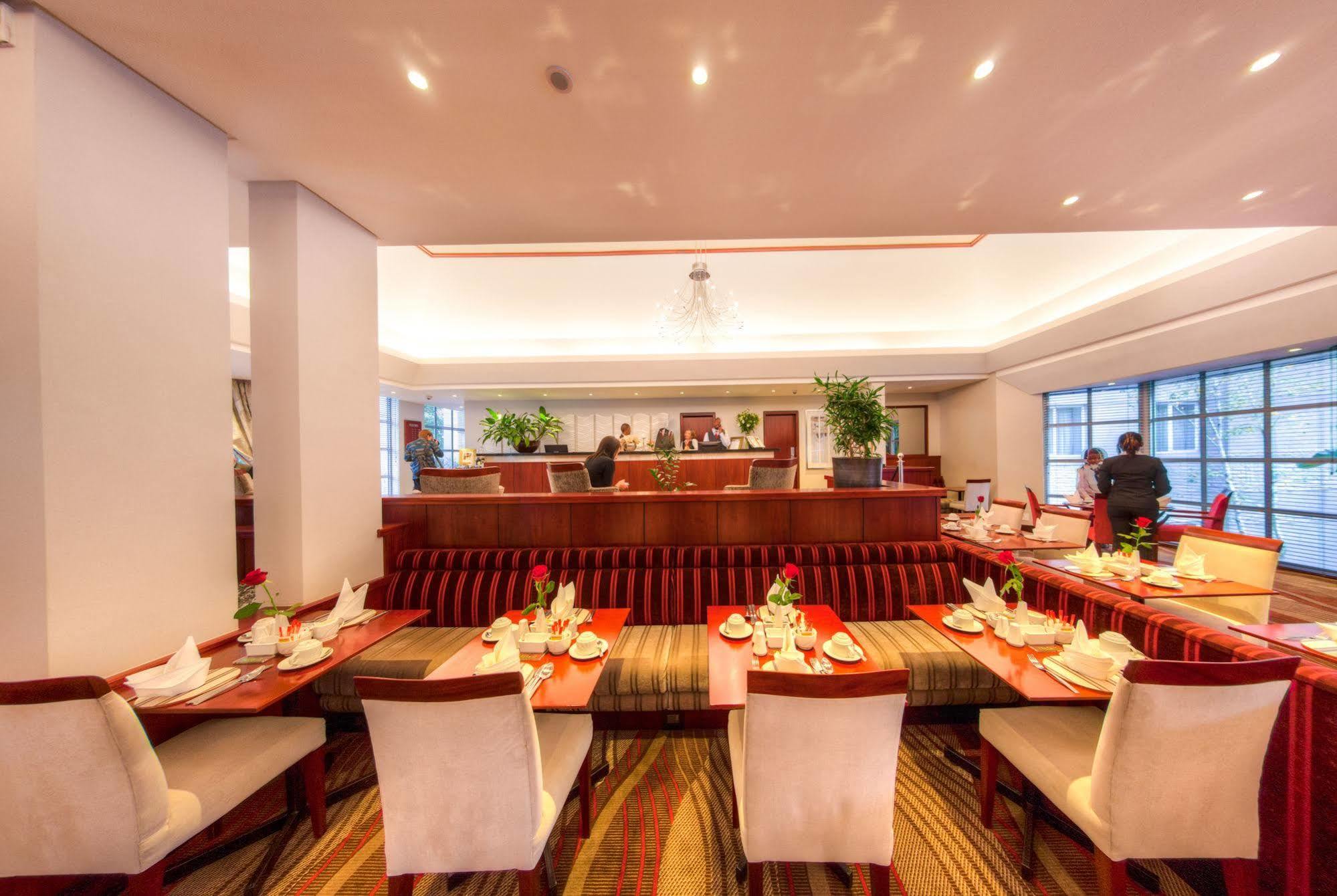 City Lodge Hotel Sandton, Morningside Йоханнесбург Экстерьер фото