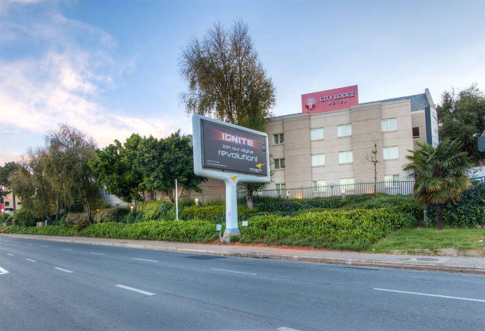 City Lodge Hotel Sandton, Morningside Йоханнесбург Экстерьер фото